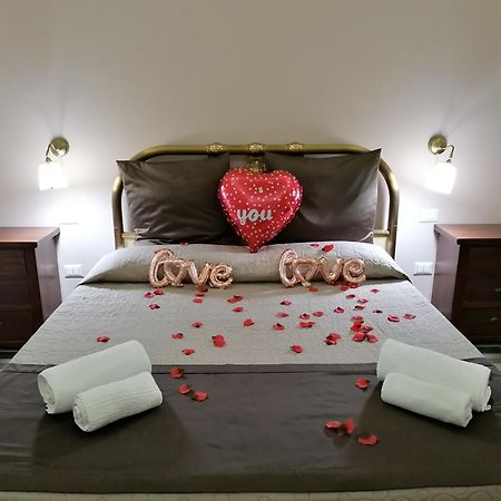 Le Suite Del Teatro Cucinino Privato Tarento Habitación foto