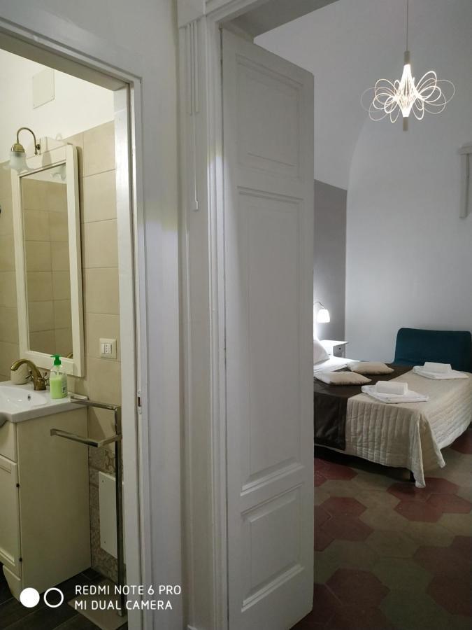 Le Suite Del Teatro Cucinino Privato Tarento Exterior foto