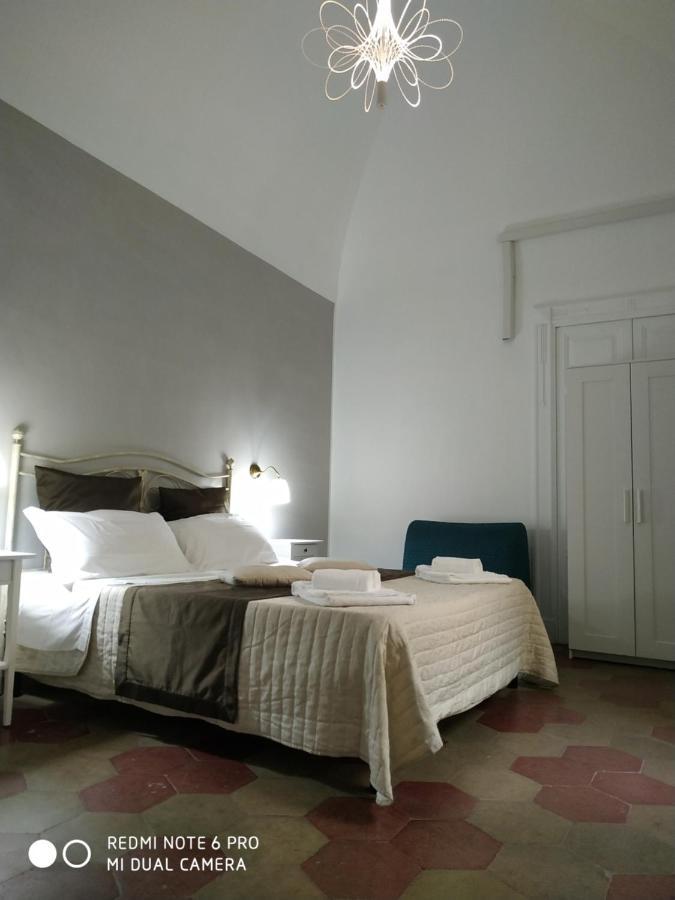 Le Suite Del Teatro Cucinino Privato Tarento Exterior foto