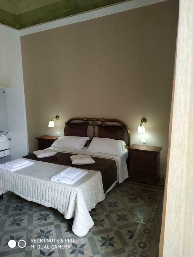 Le Suite Del Teatro Cucinino Privato Tarento Exterior foto