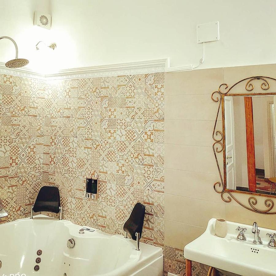Le Suite Del Teatro Cucinino Privato Tarento Exterior foto