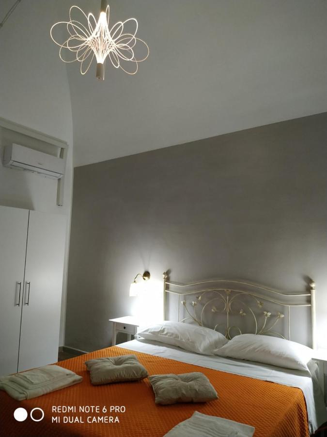 Le Suite Del Teatro Cucinino Privato Tarento Exterior foto