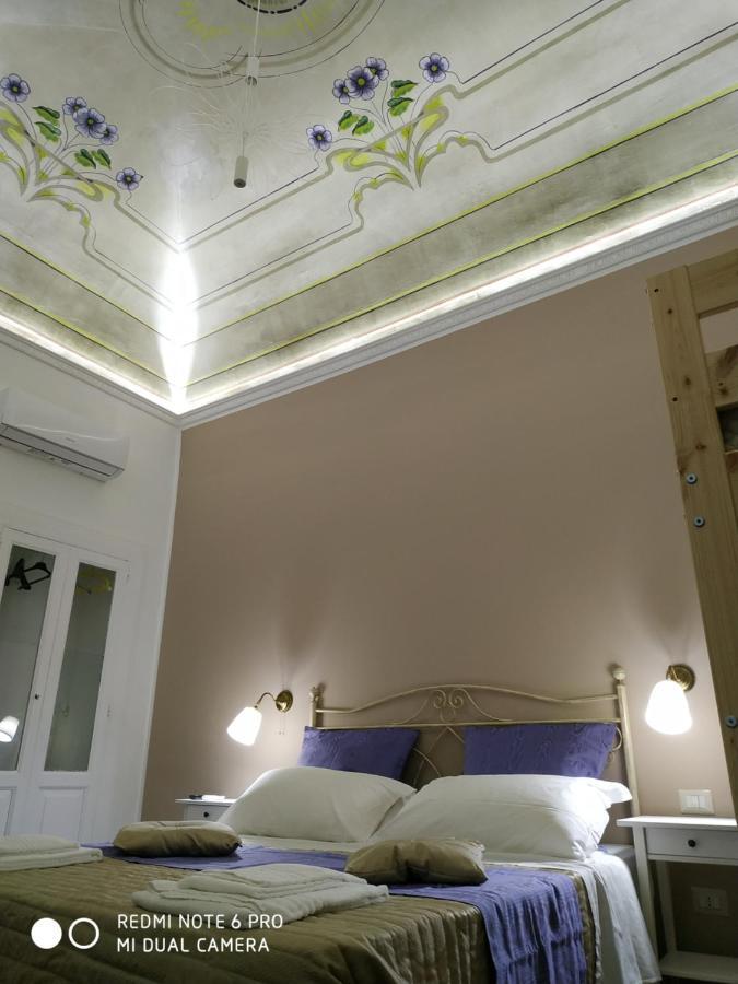 Le Suite Del Teatro Cucinino Privato Tarento Exterior foto