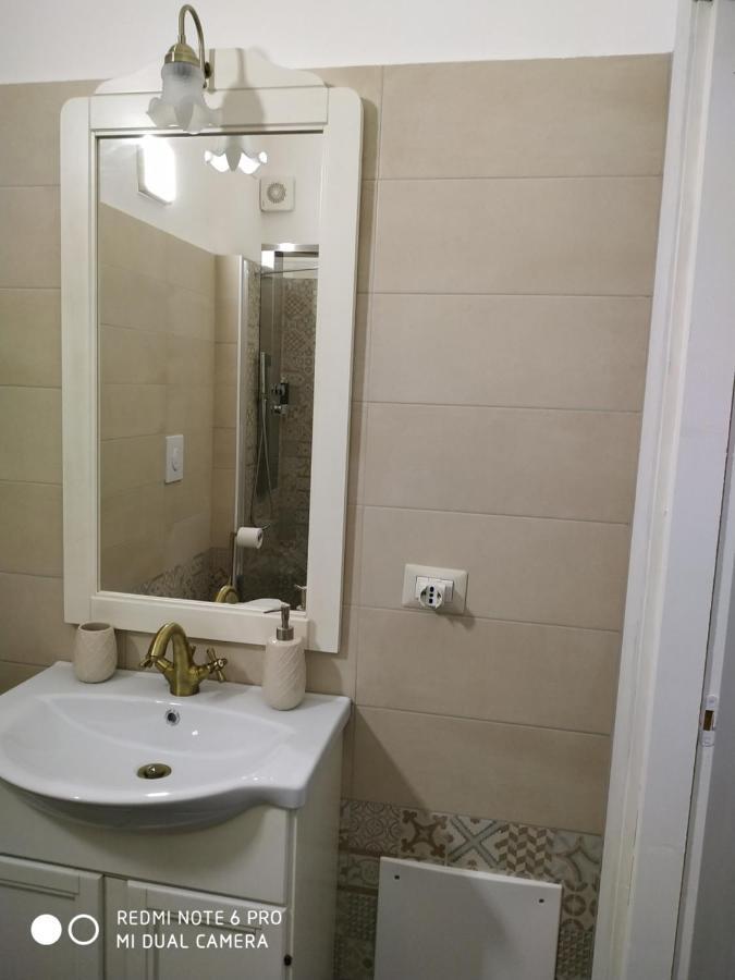 Le Suite Del Teatro Cucinino Privato Tarento Exterior foto