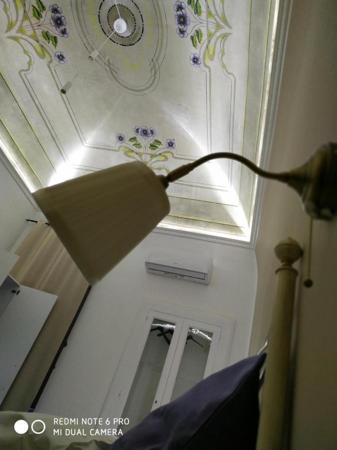 Le Suite Del Teatro Cucinino Privato Tarento Exterior foto