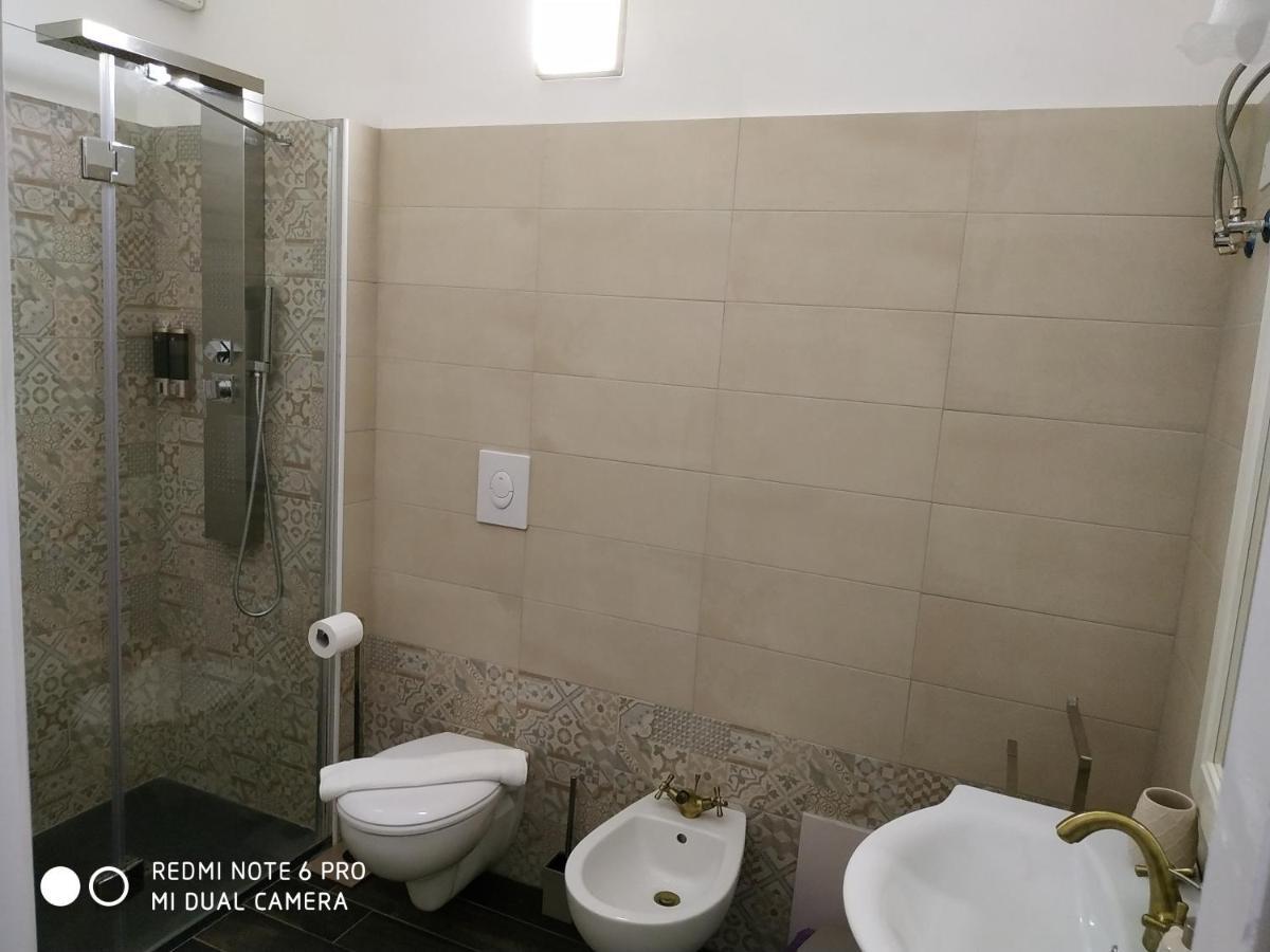 Le Suite Del Teatro Cucinino Privato Tarento Exterior foto
