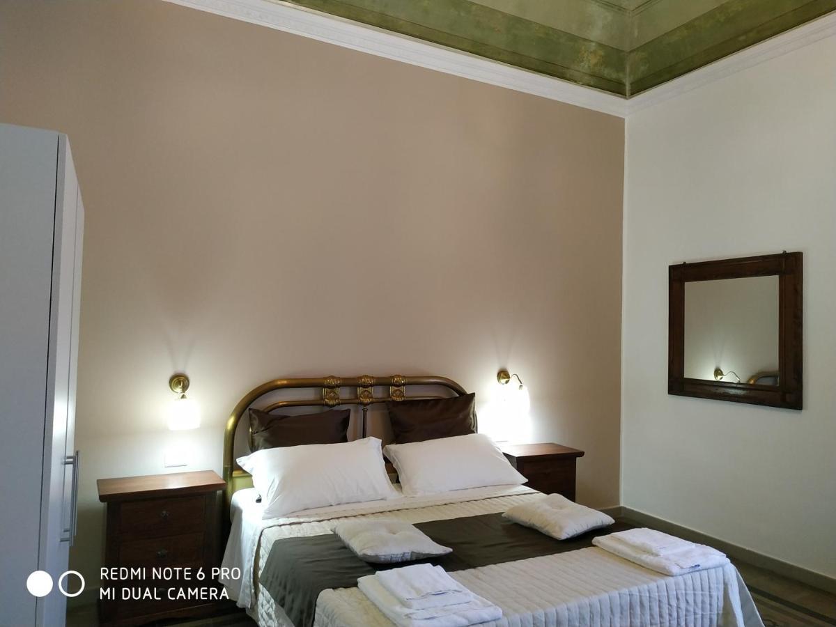 Le Suite Del Teatro Cucinino Privato Tarento Exterior foto