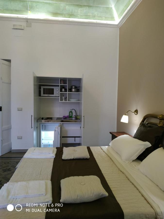 Le Suite Del Teatro Cucinino Privato Tarento Exterior foto